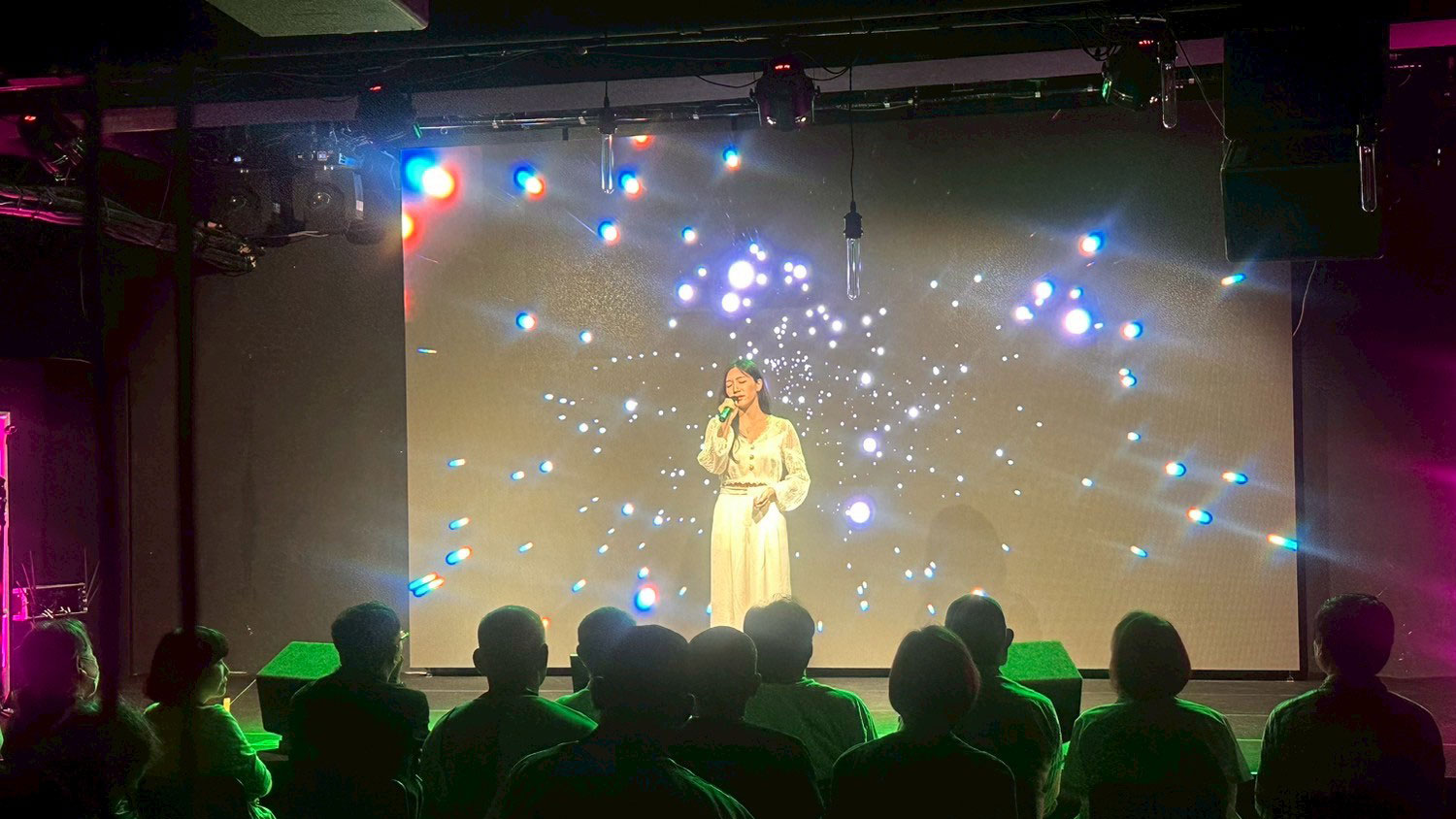 本番のような演出ができる音響・照明設備があるライブハウス