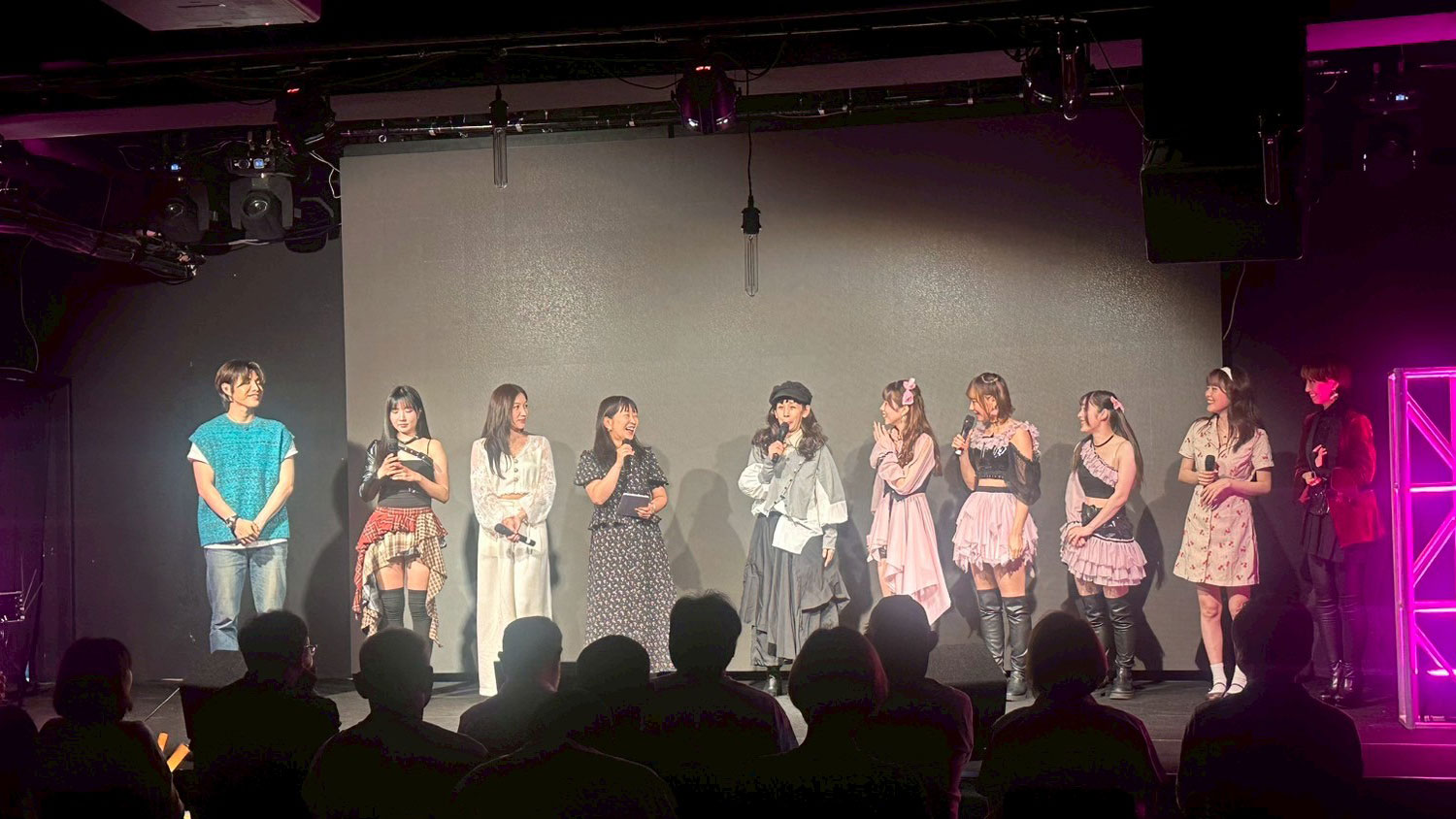 ステージと照明で演出が可能なミスコン会場