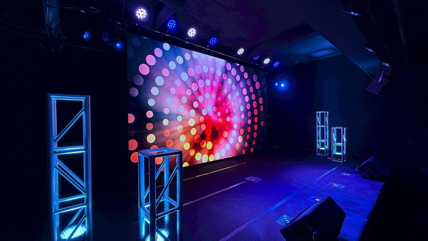LEDモニターでeスポーツの迫力と臨場感を演出